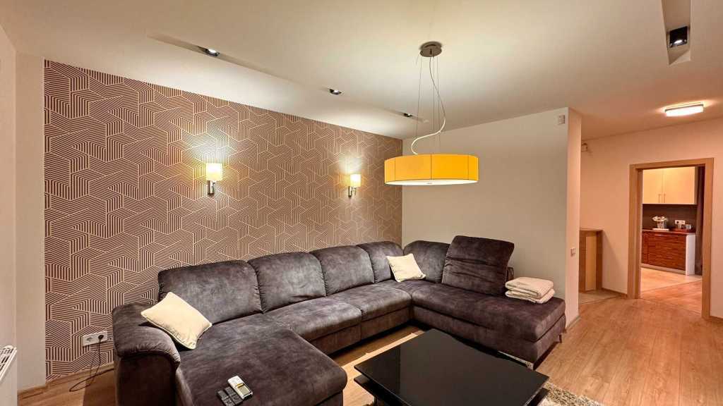 Продажа 2-комнатной квартиры 68.2 м², Пекарская ул., 30