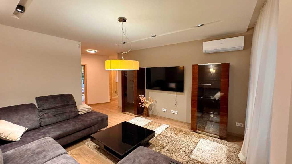 Продажа 2-комнатной квартиры 68.2 м², Пекарская ул., 30