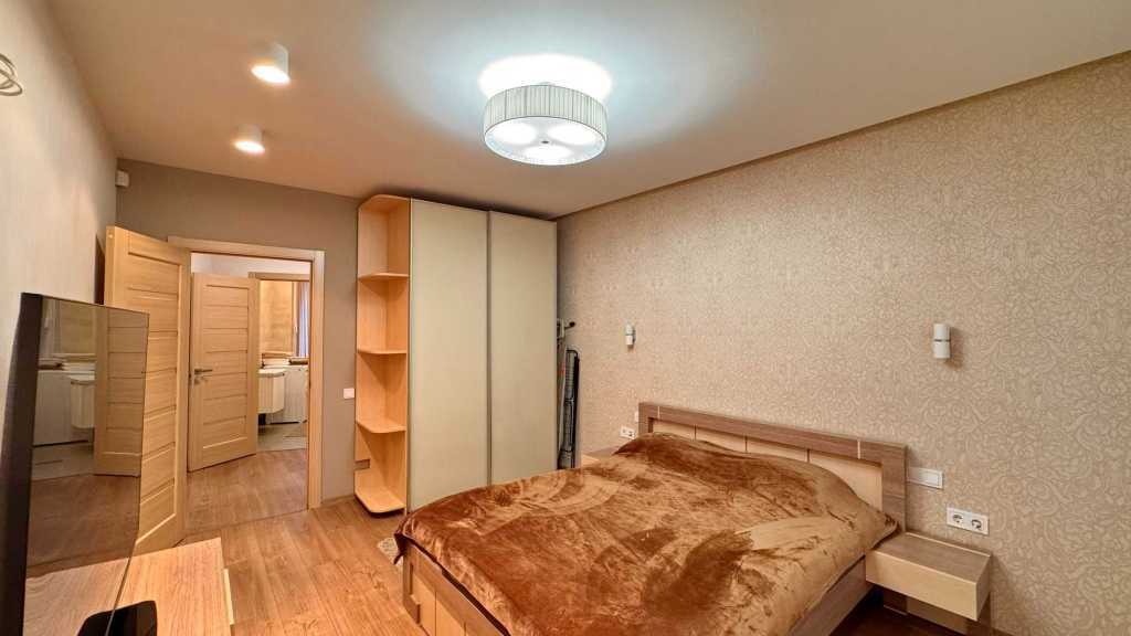 Продажа 2-комнатной квартиры 68.2 м², Пекарская ул., 30