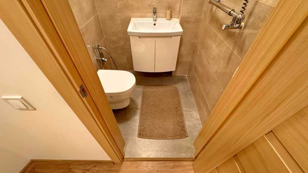 Продажа 2-комнатной квартиры 68.2 м², Пекарская ул., 30