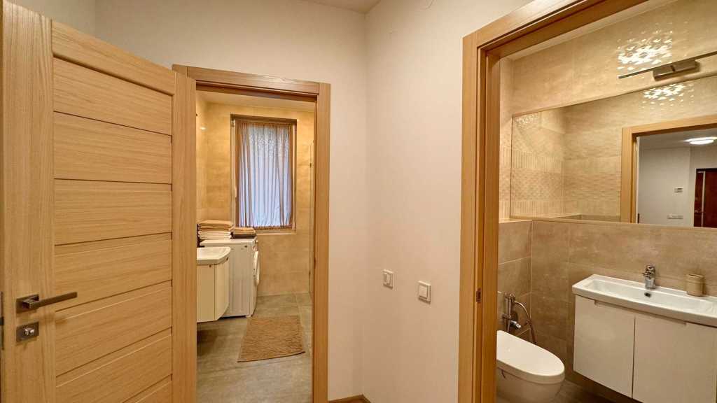 Продажа 2-комнатной квартиры 68.2 м², Пекарская ул., 30