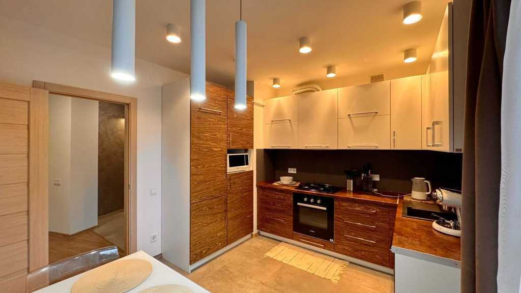 Продажа 2-комнатной квартиры 68.2 м², Пекарская ул., 30