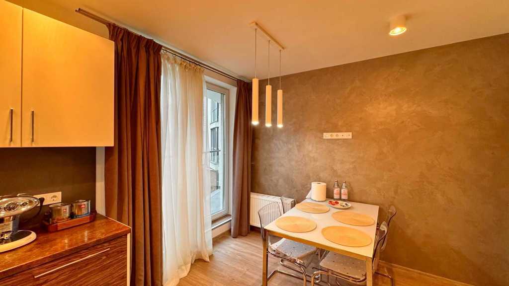 Продажа 2-комнатной квартиры 68.2 м², Пекарская ул., 30