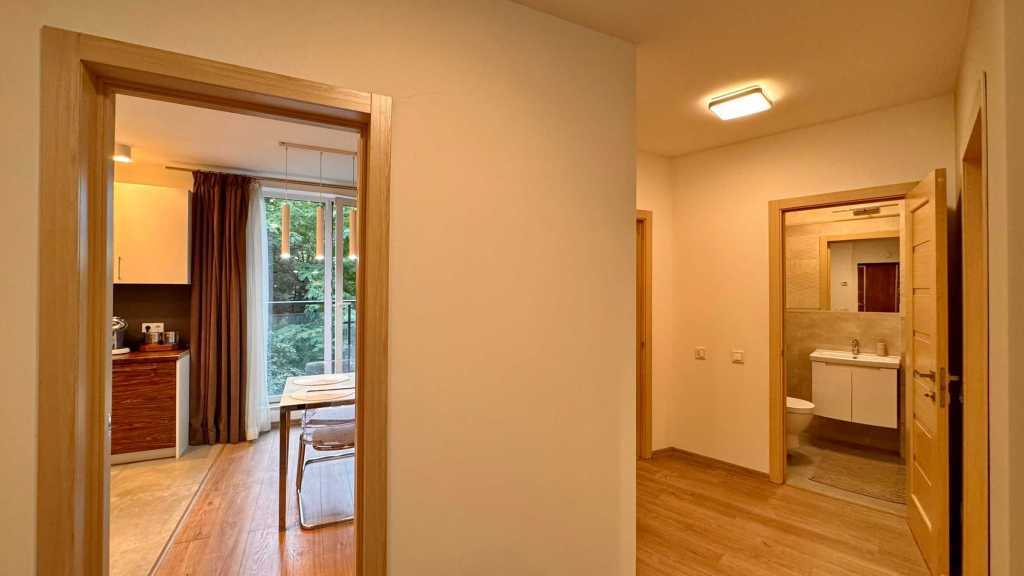 Продажа 2-комнатной квартиры 68.2 м², Пекарская ул., 30