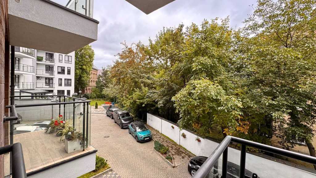 Продажа 2-комнатной квартиры 68.2 м², Пекарская ул., 30