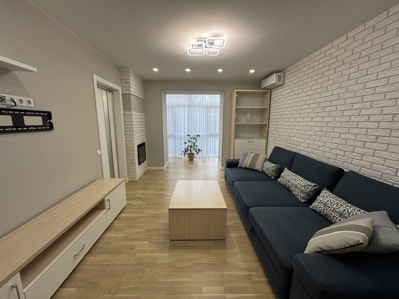 Продажа 3-комнатной квартиры 70 м², Александровская ул.