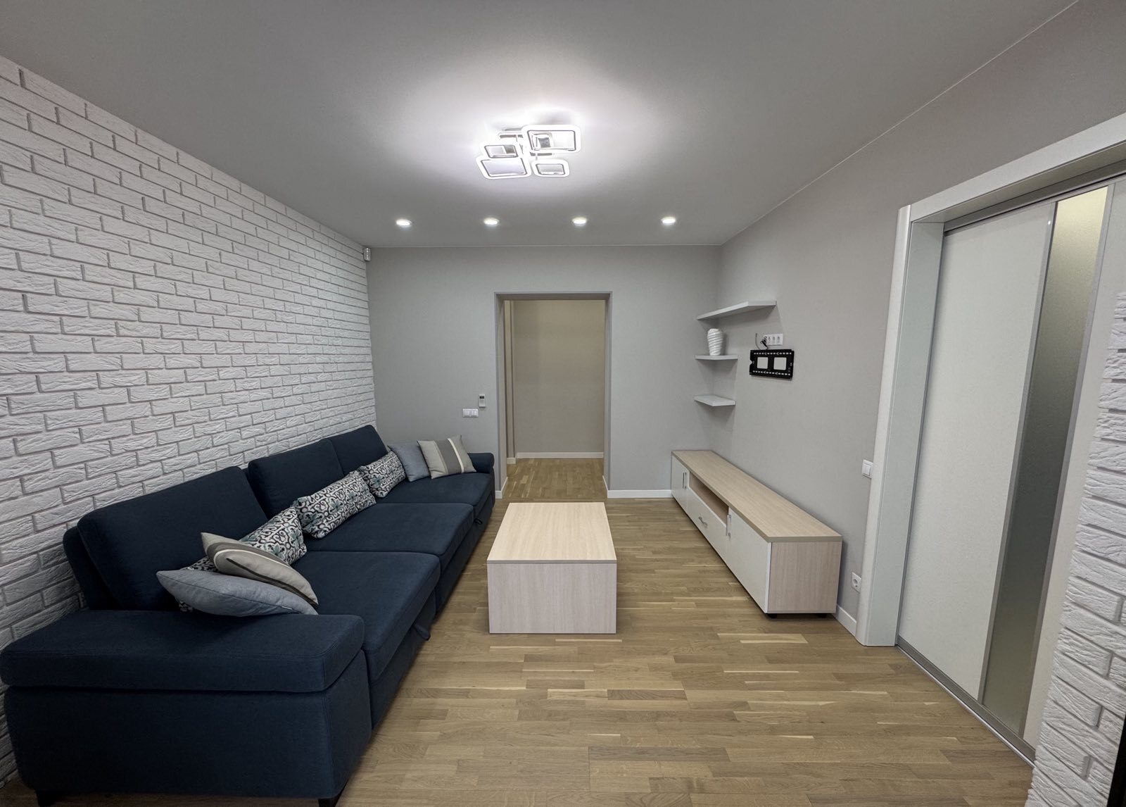 Продажа 3-комнатной квартиры 70 м², Александровская ул.