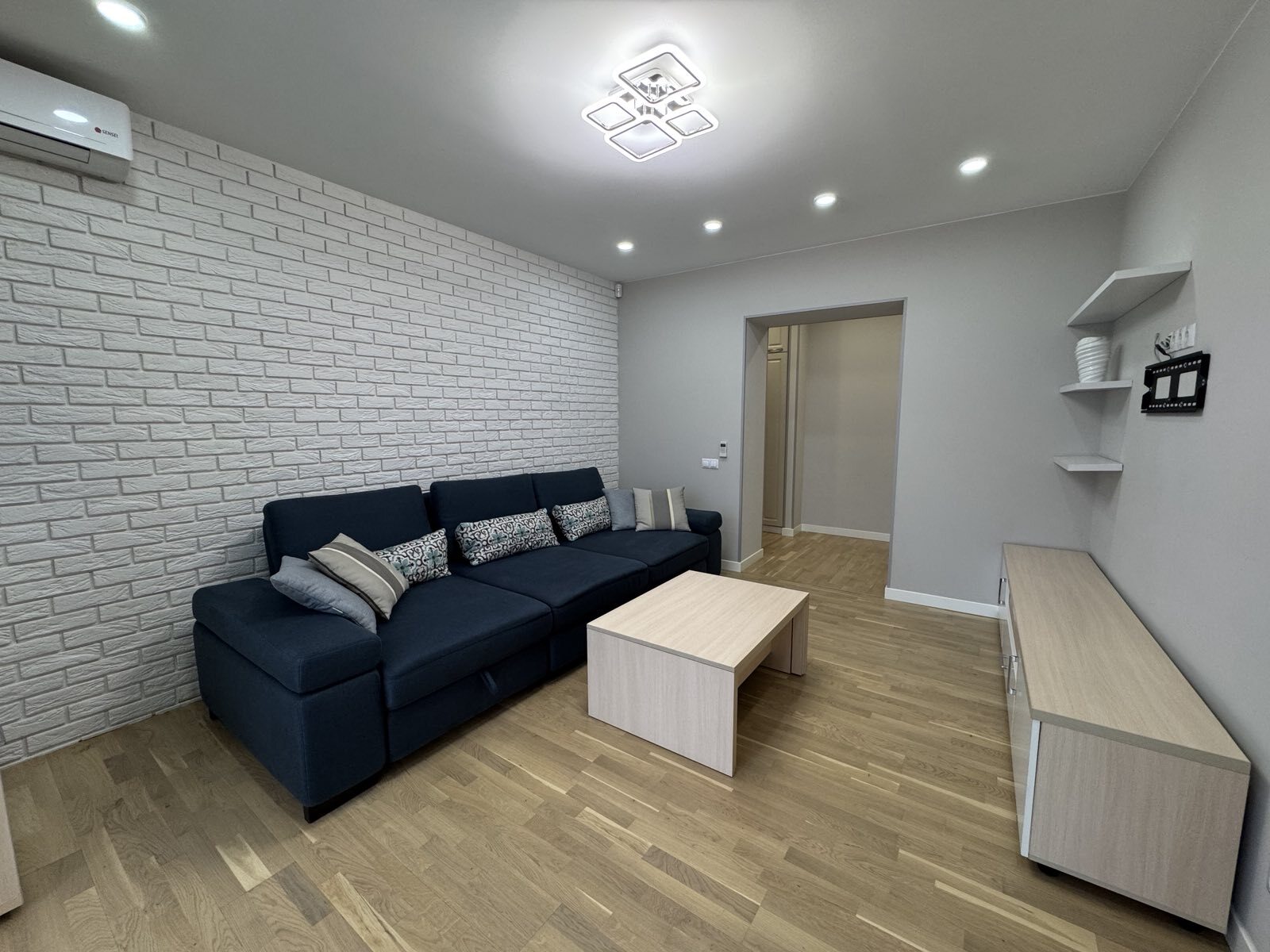 Продажа 3-комнатной квартиры 70 м², Александровская ул.