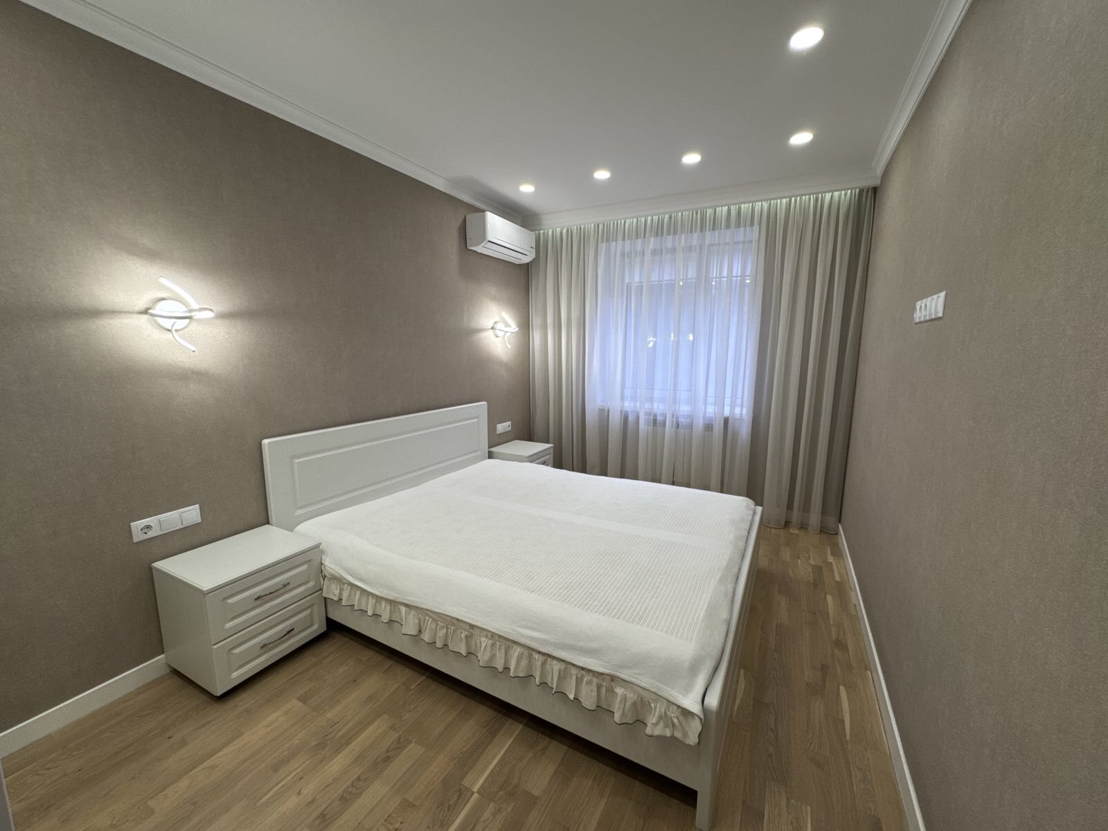 Продажа 3-комнатной квартиры 70 м², Александровская ул.