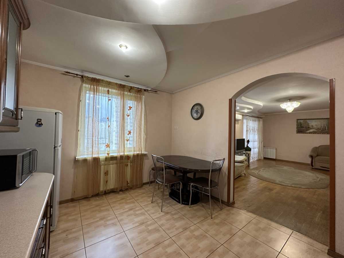 Продажа 3-комнатной квартиры 106 м², Анны Ахматовой ул., 43