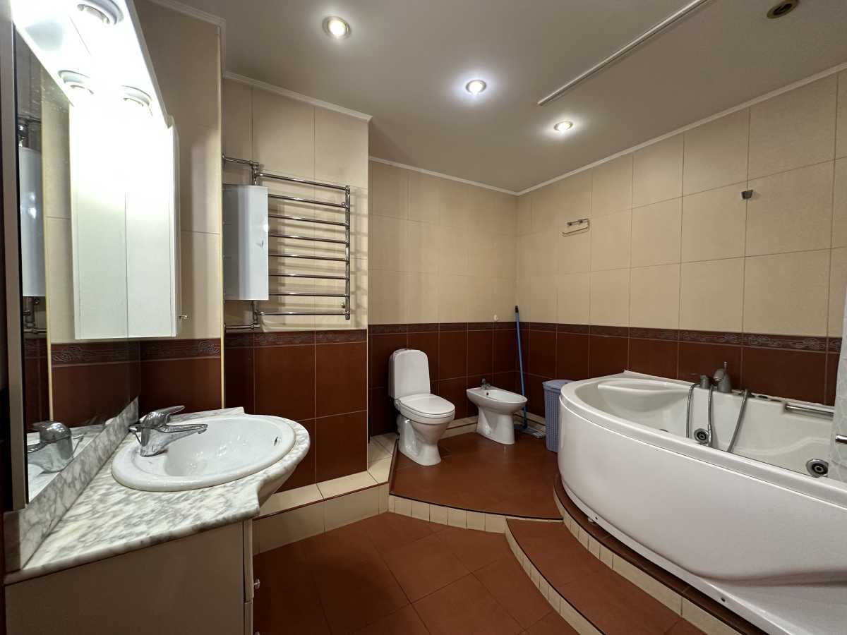 Продажа 3-комнатной квартиры 106 м², Анны Ахматовой ул., 43