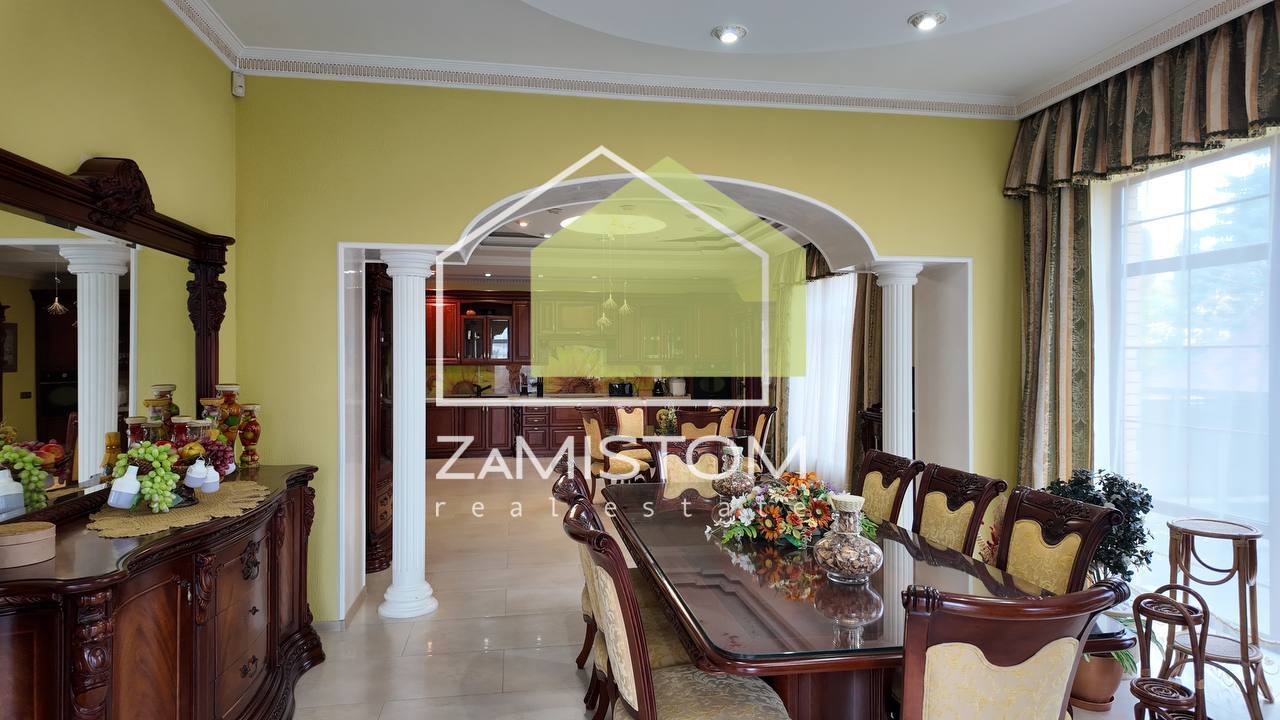 Продажа коттеджа 675 м²