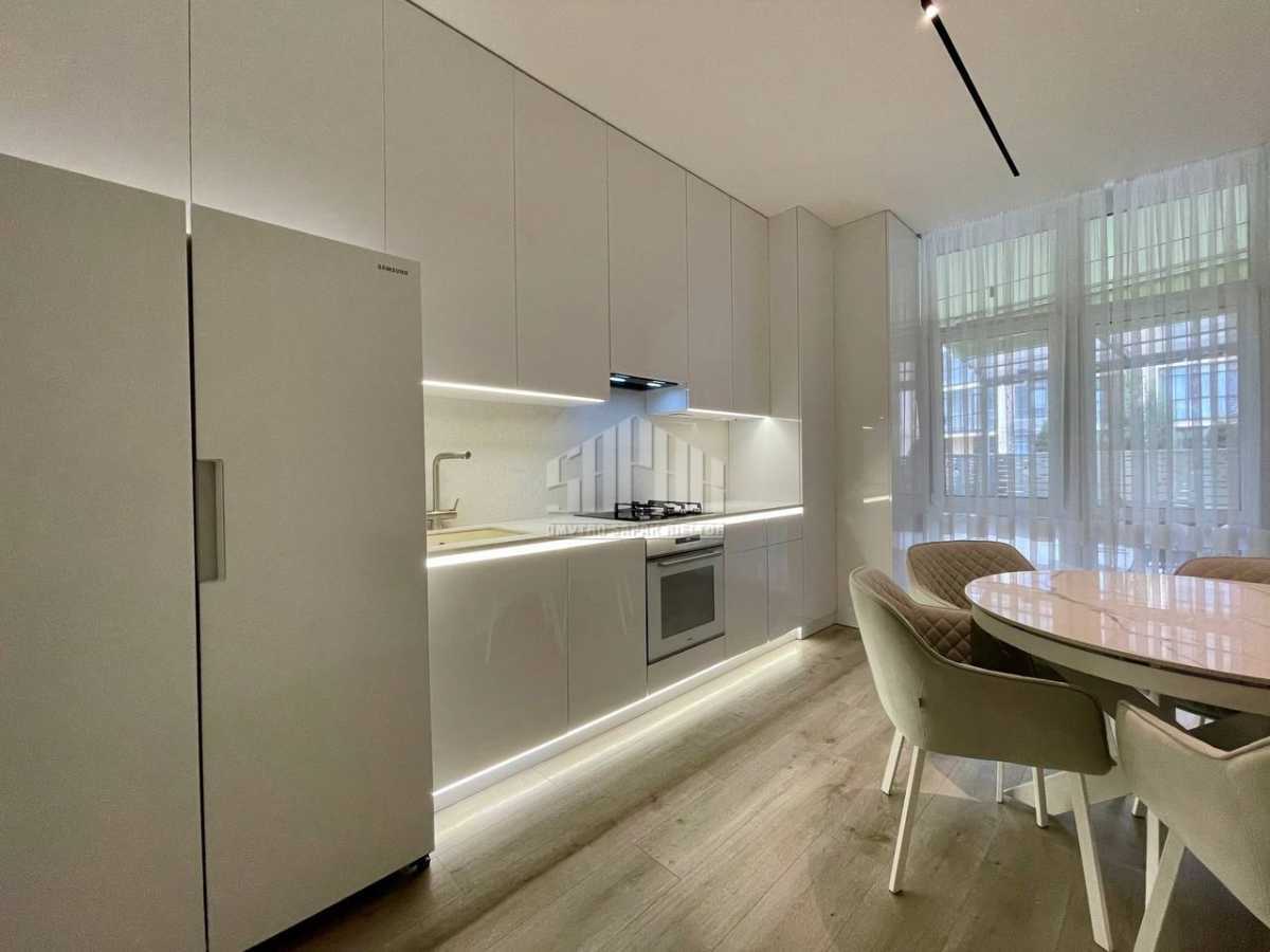 Продажа 2-комнатной квартиры 70 м², Богатырская ул., 32