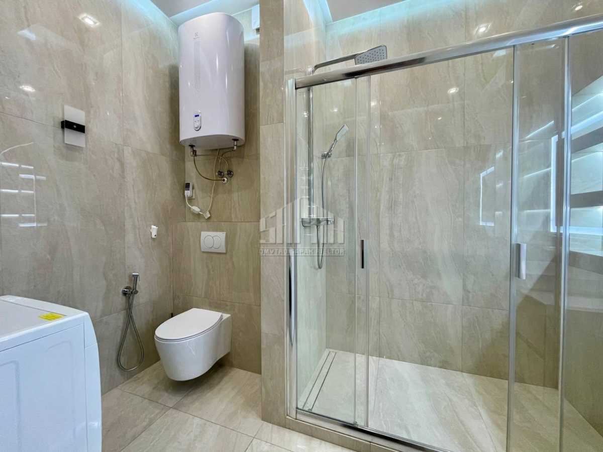 Продажа 2-комнатной квартиры 70 м², Богатырская ул., 32