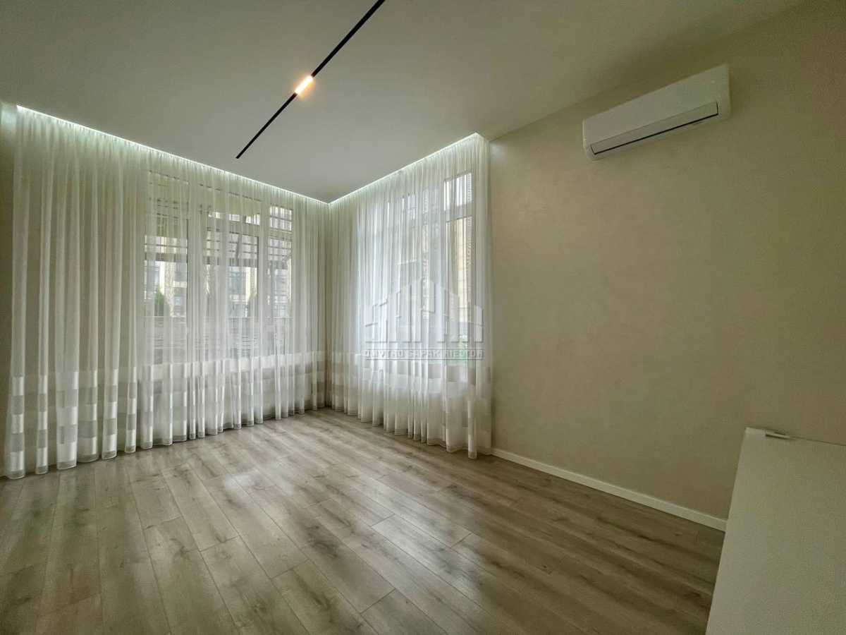 Продажа 2-комнатной квартиры 70 м², Богатырская ул., 32