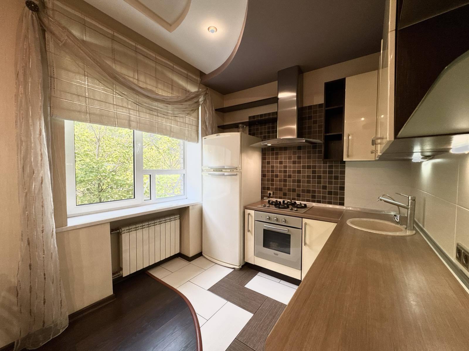 Продаж 4-кімнатної квартири 101 м², Незалежної України вул.