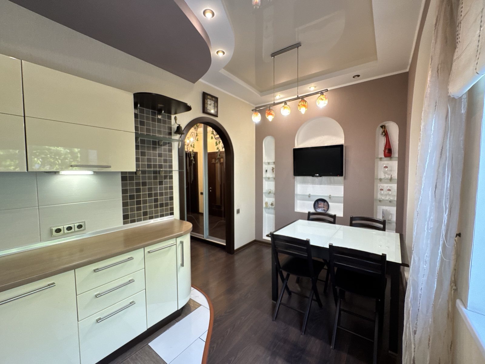 Продаж 4-кімнатної квартири 101 м², Незалежної України вул.