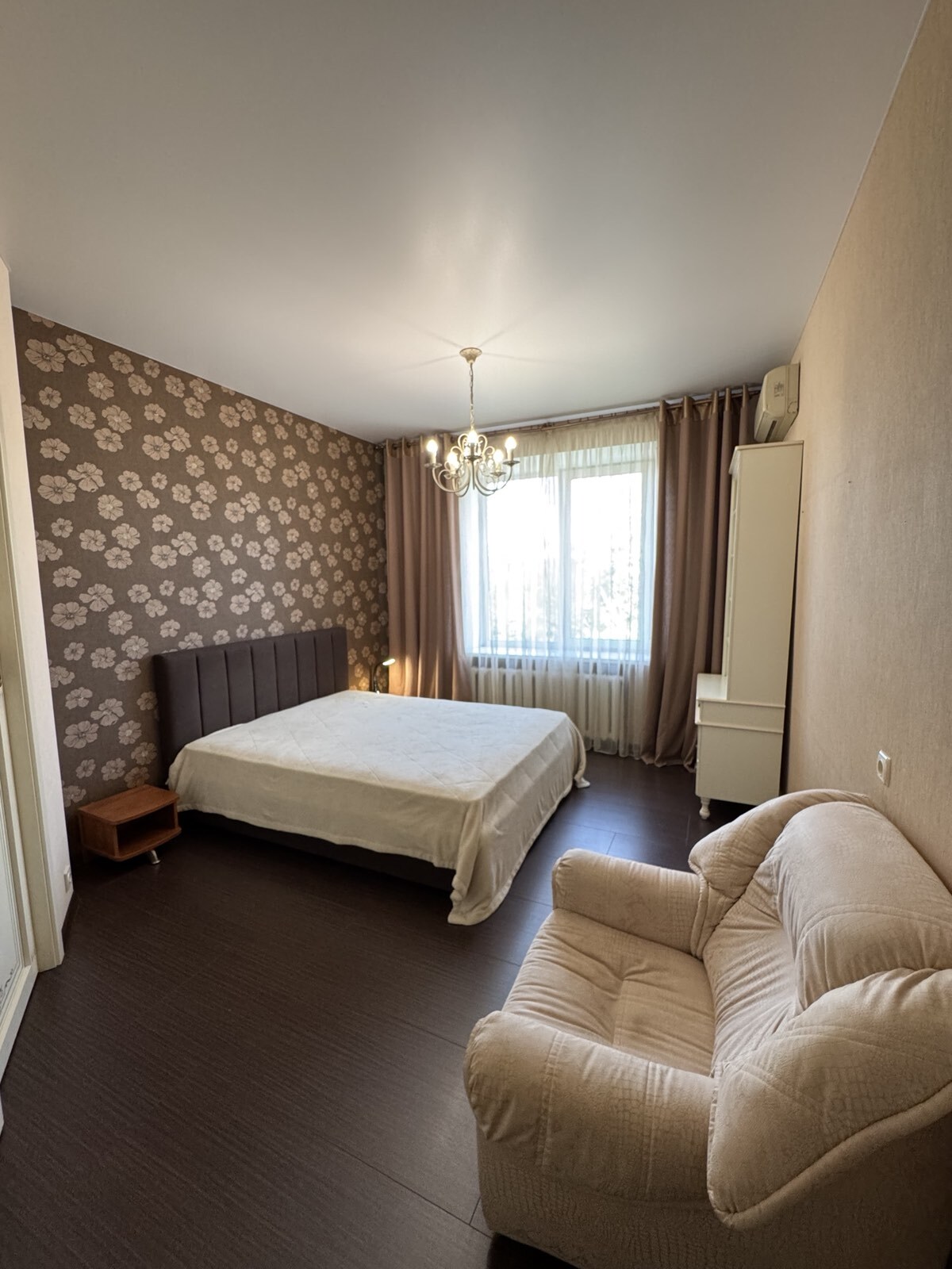 Продаж 4-кімнатної квартири 101 м², Незалежної України вул.