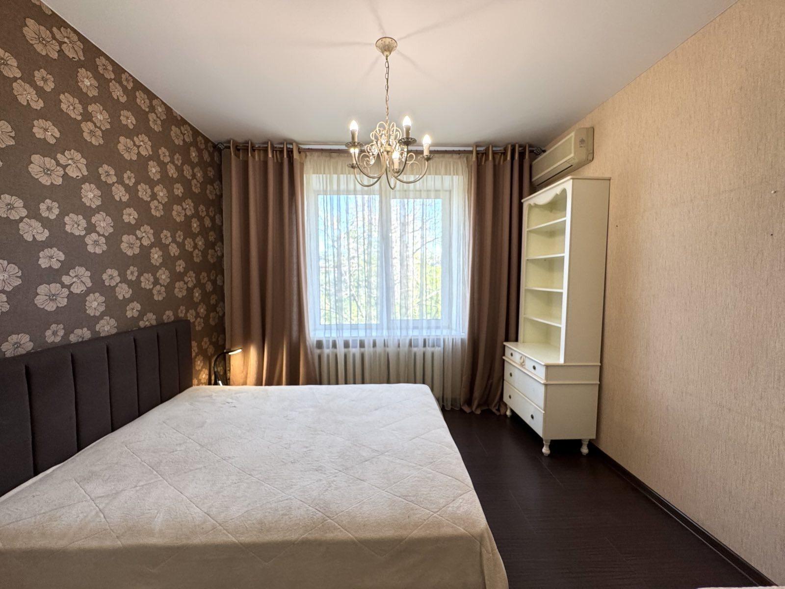 Продаж 4-кімнатної квартири 101 м², Незалежної України вул.