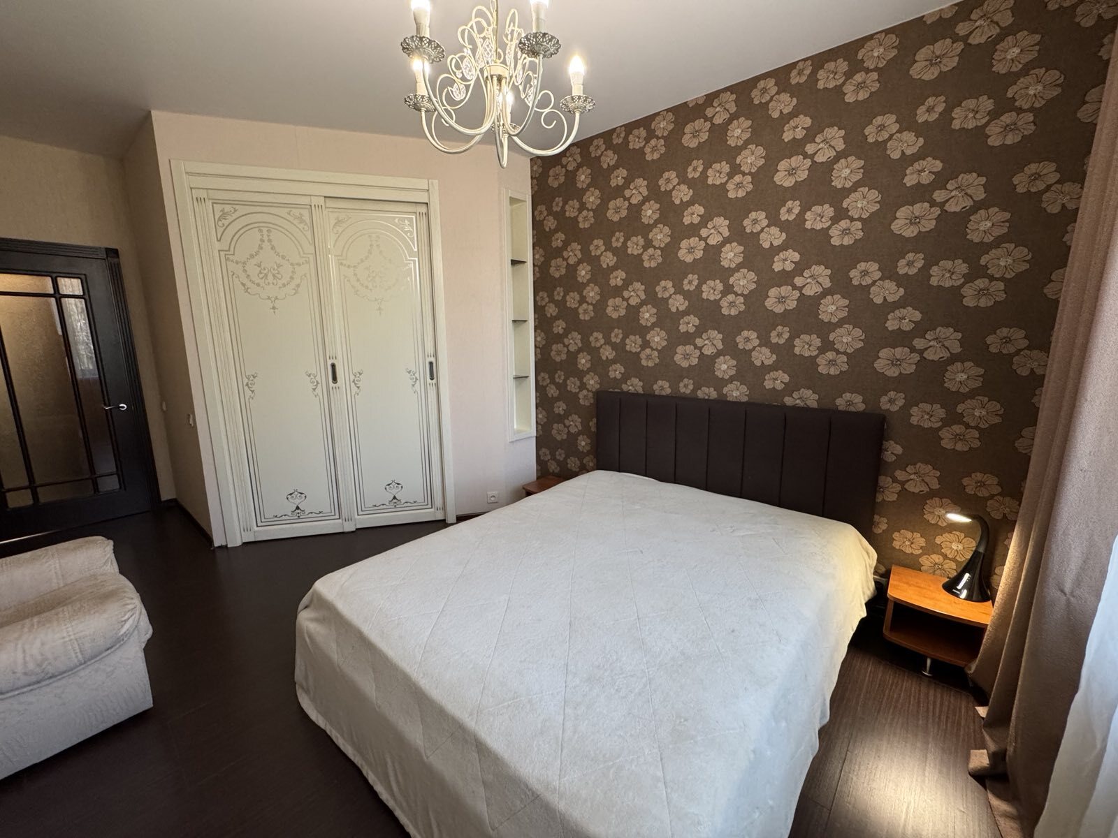 Продаж 4-кімнатної квартири 101 м², Незалежної України вул.