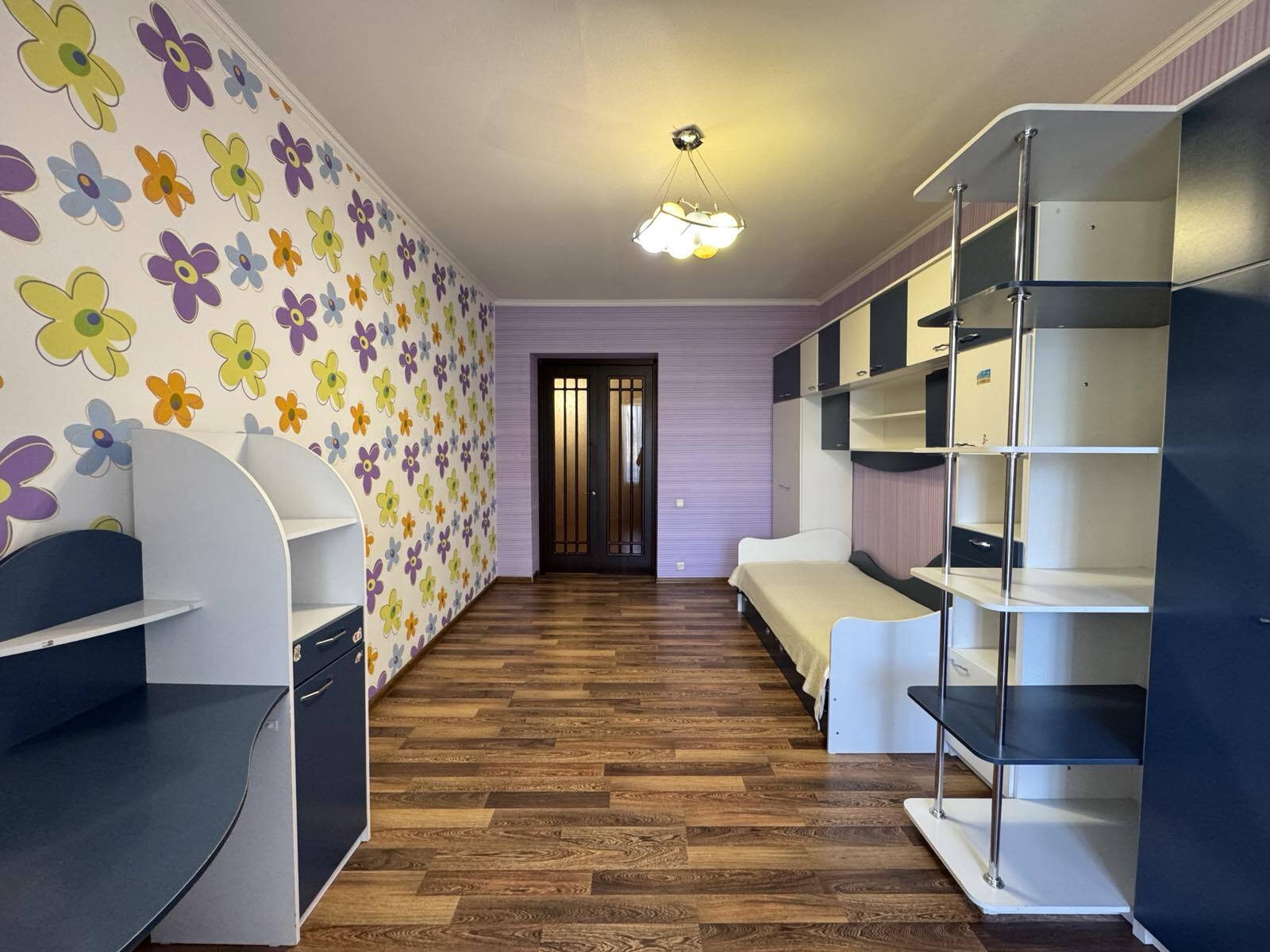 Продаж 4-кімнатної квартири 101 м², Незалежної України вул.