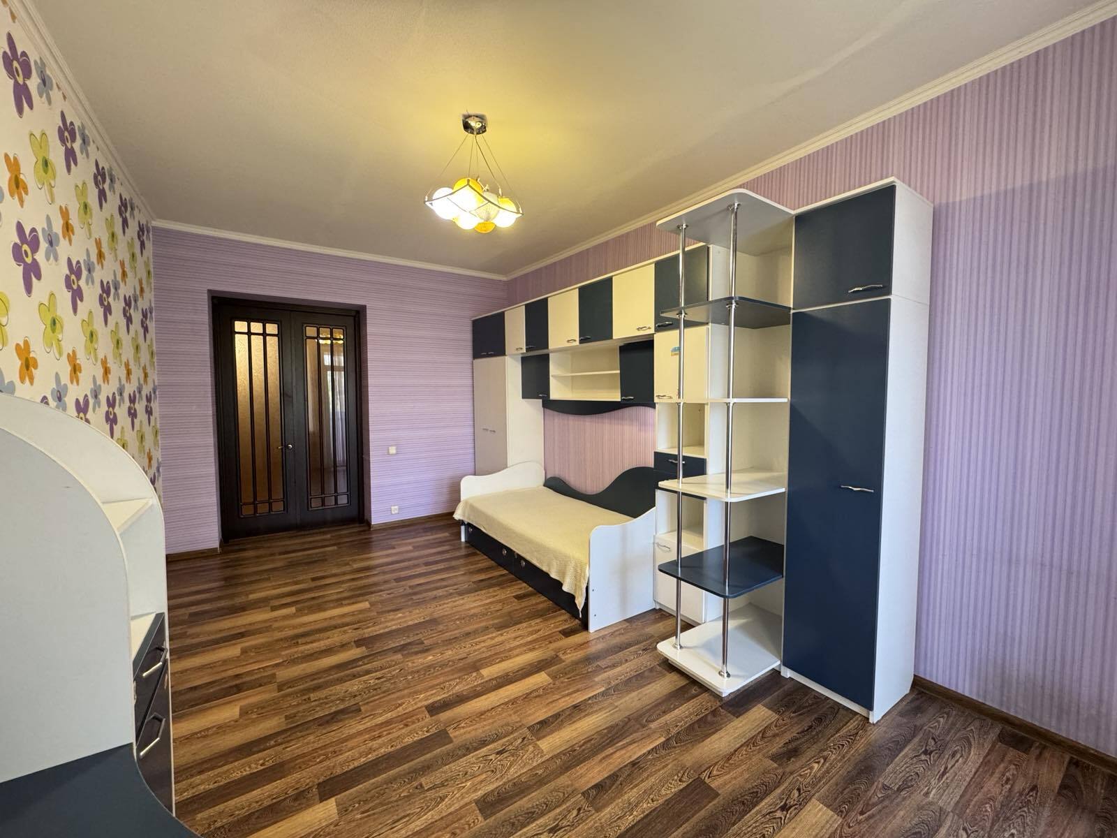 Продаж 4-кімнатної квартири 101 м², Незалежної України вул.