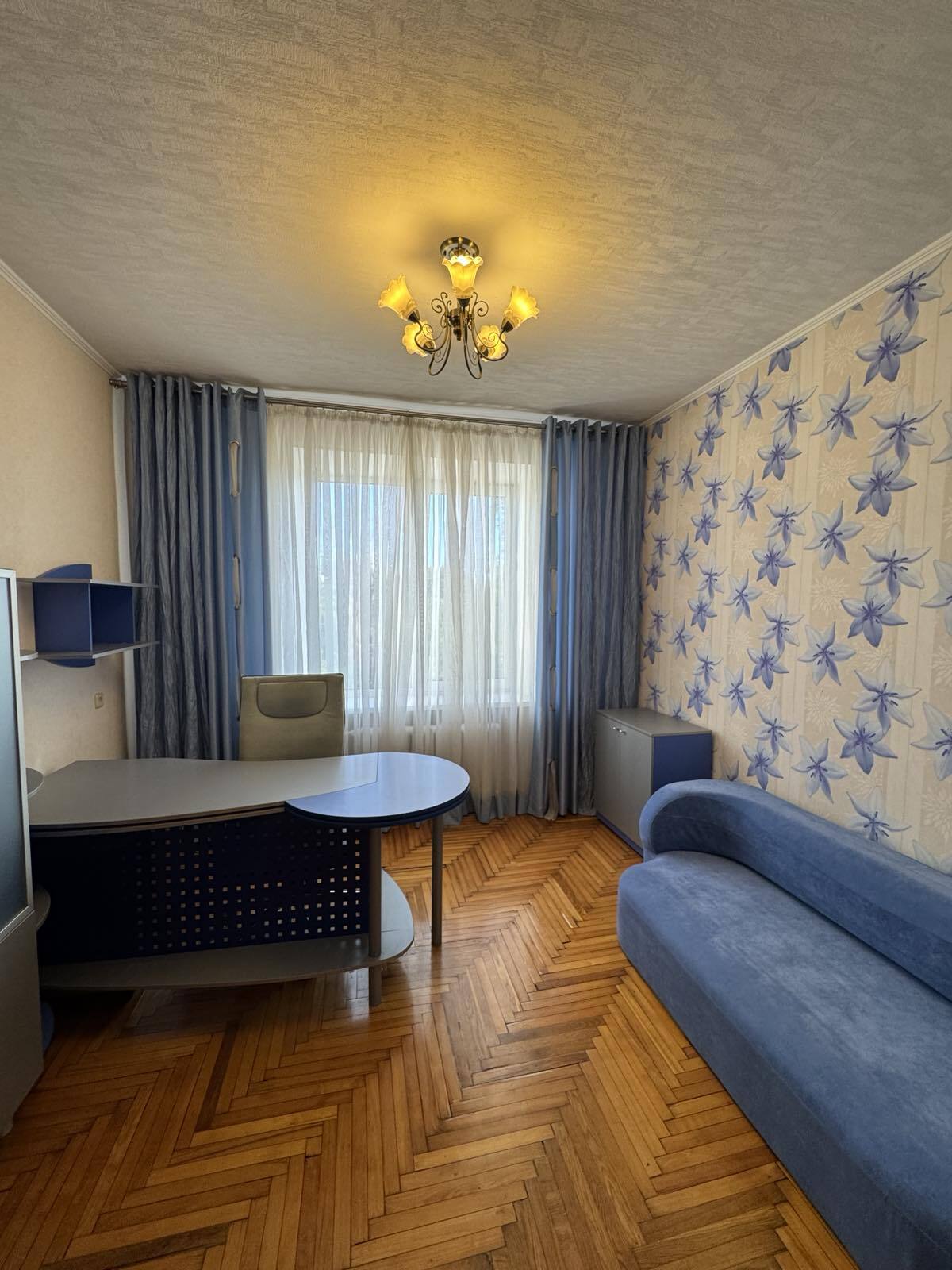 Продаж 4-кімнатної квартири 101 м², Незалежної України вул.