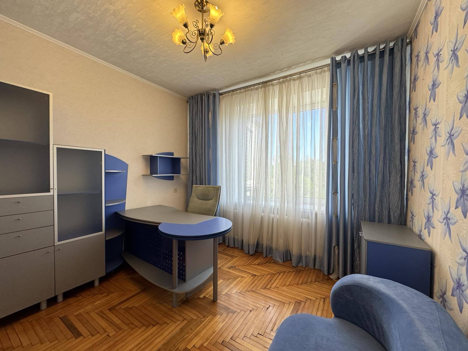 Продаж 4-кімнатної квартири 101 м², Незалежної України вул.