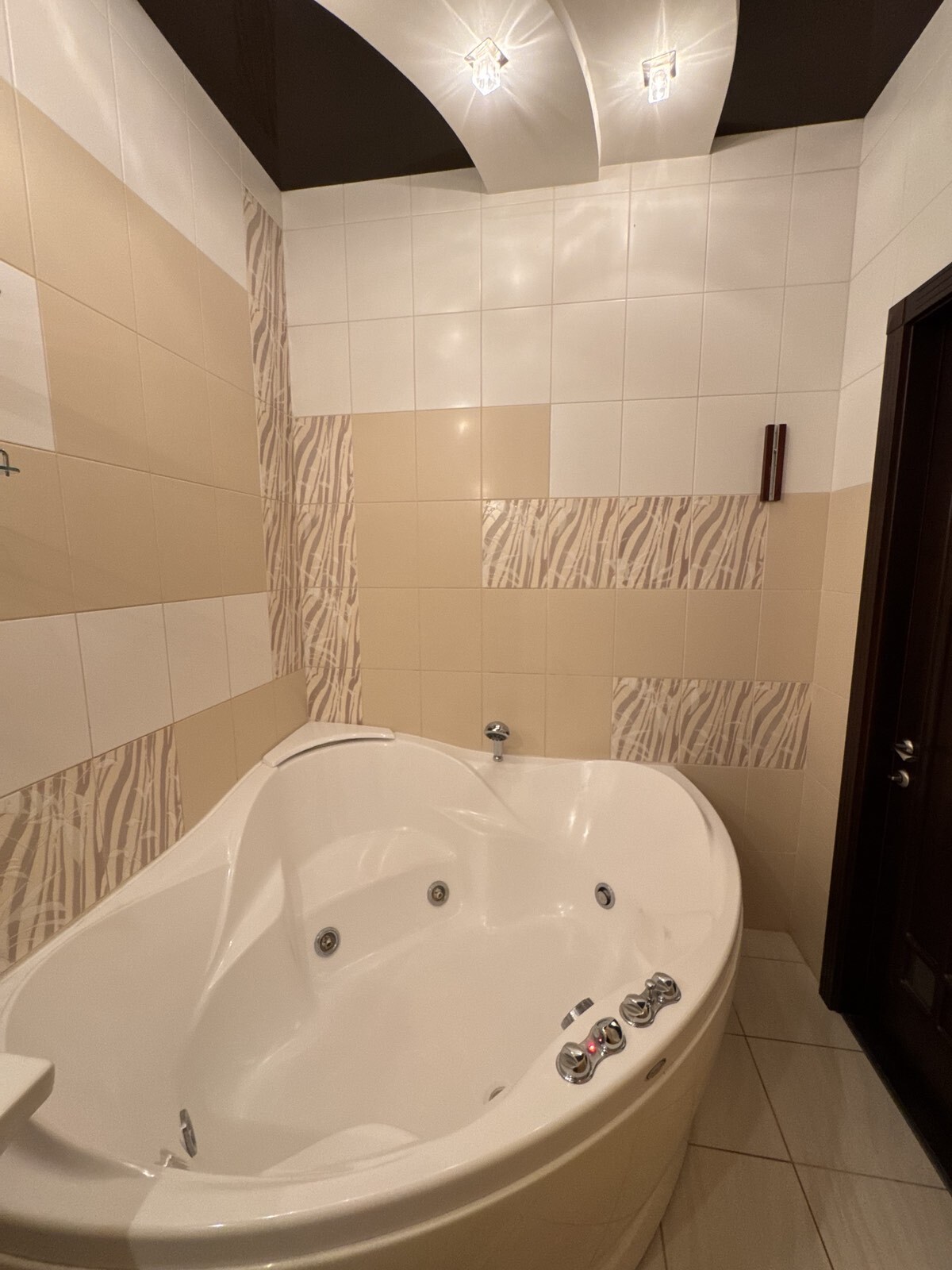 Продаж 4-кімнатної квартири 101 м², Незалежної України вул.