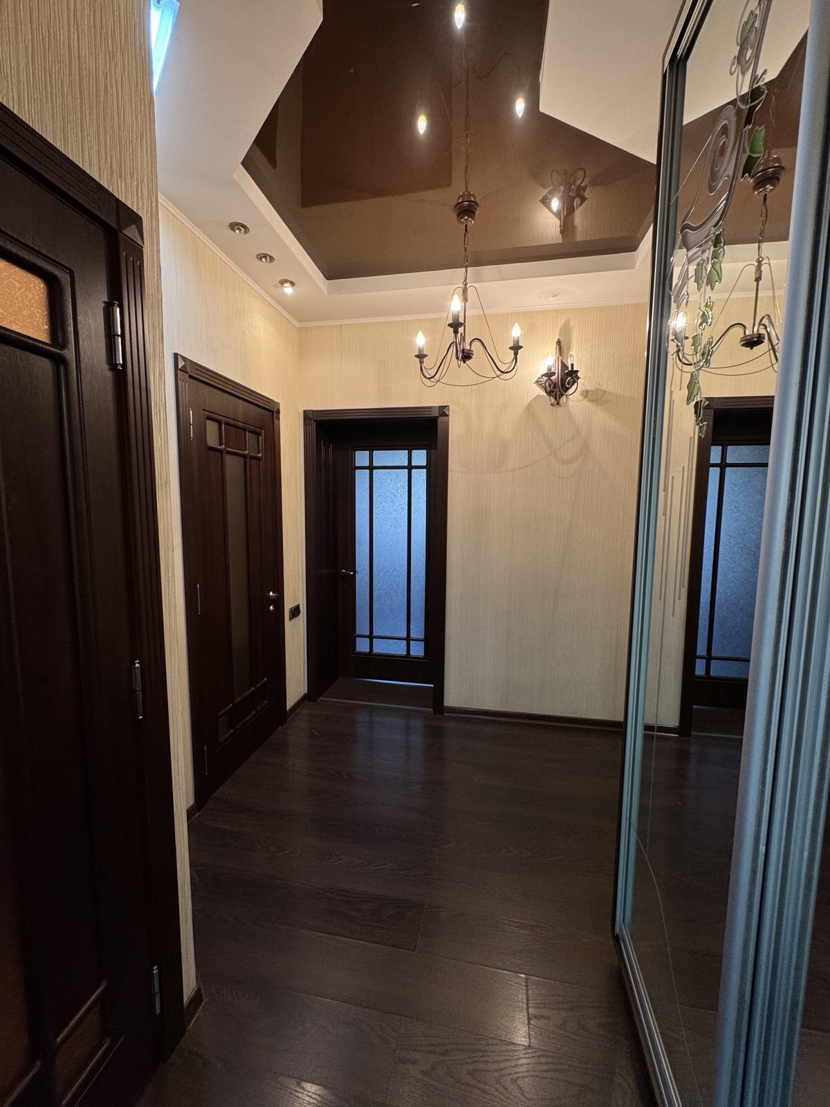 Продаж 4-кімнатної квартири 101 м², Незалежної України вул.