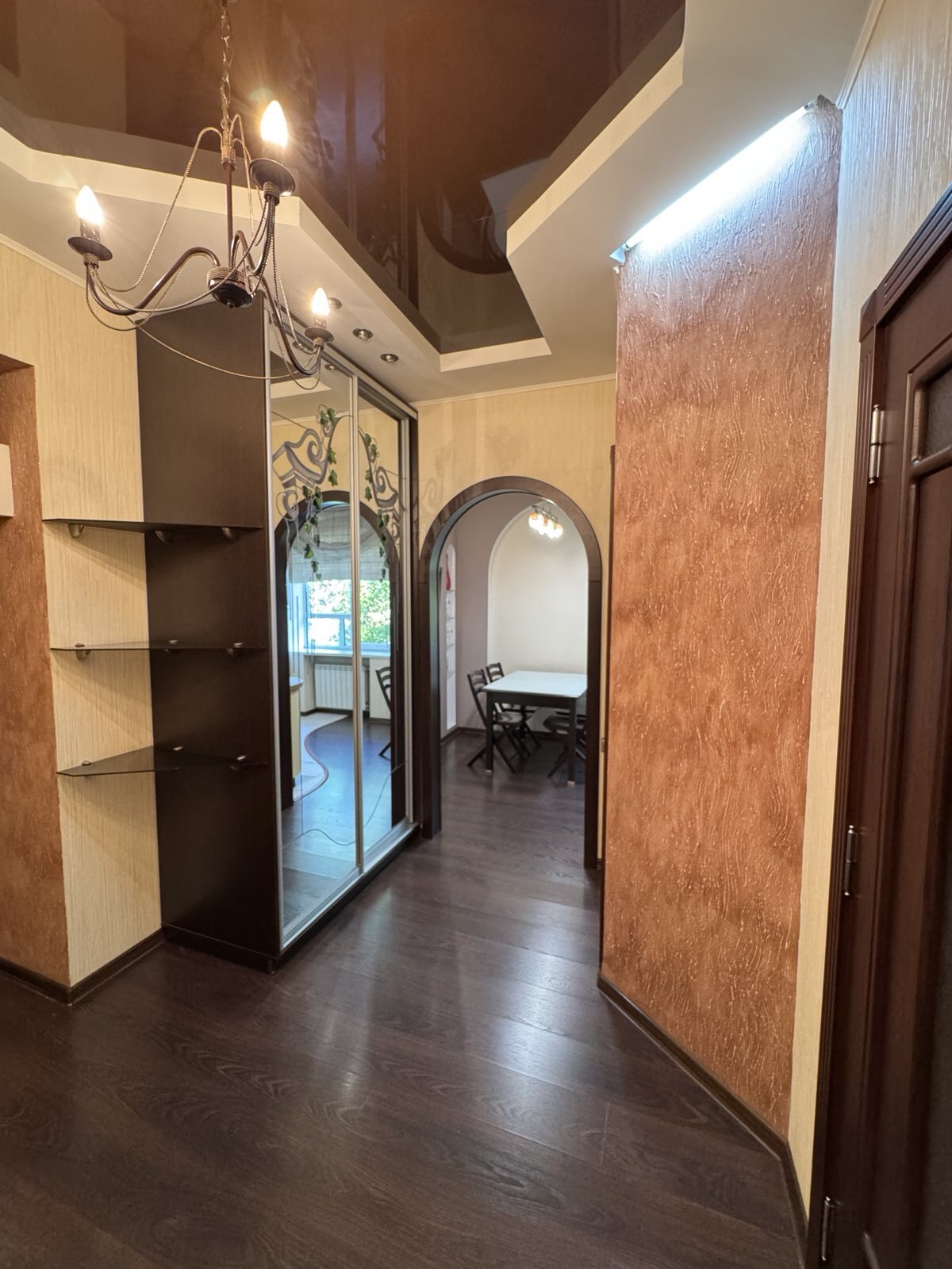 Продаж 4-кімнатної квартири 101 м², Незалежної України вул.