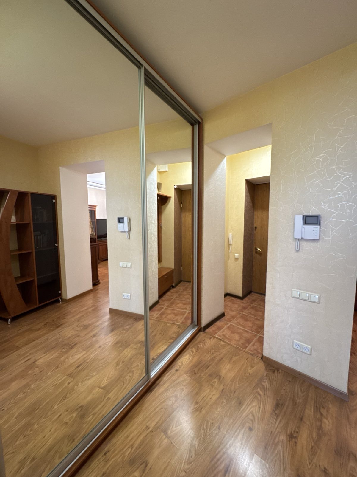 Продаж 4-кімнатної квартири 101 м², Незалежної України вул.