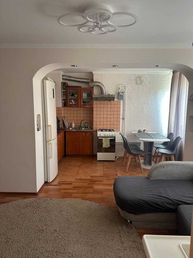 Продаж 2-кімнатної квартири 44 м², Набережна Перемоги вул., 106