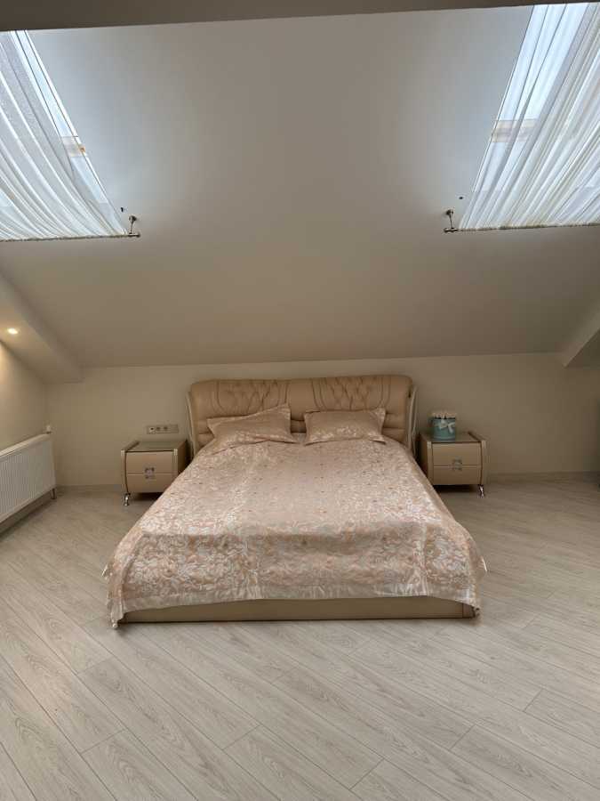 Продажа 5-комнатной квартиры 229 м², Космическая ул., 9А