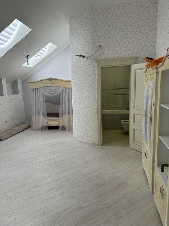 Продажа 5-комнатной квартиры 229 м², Космическая ул., 9А