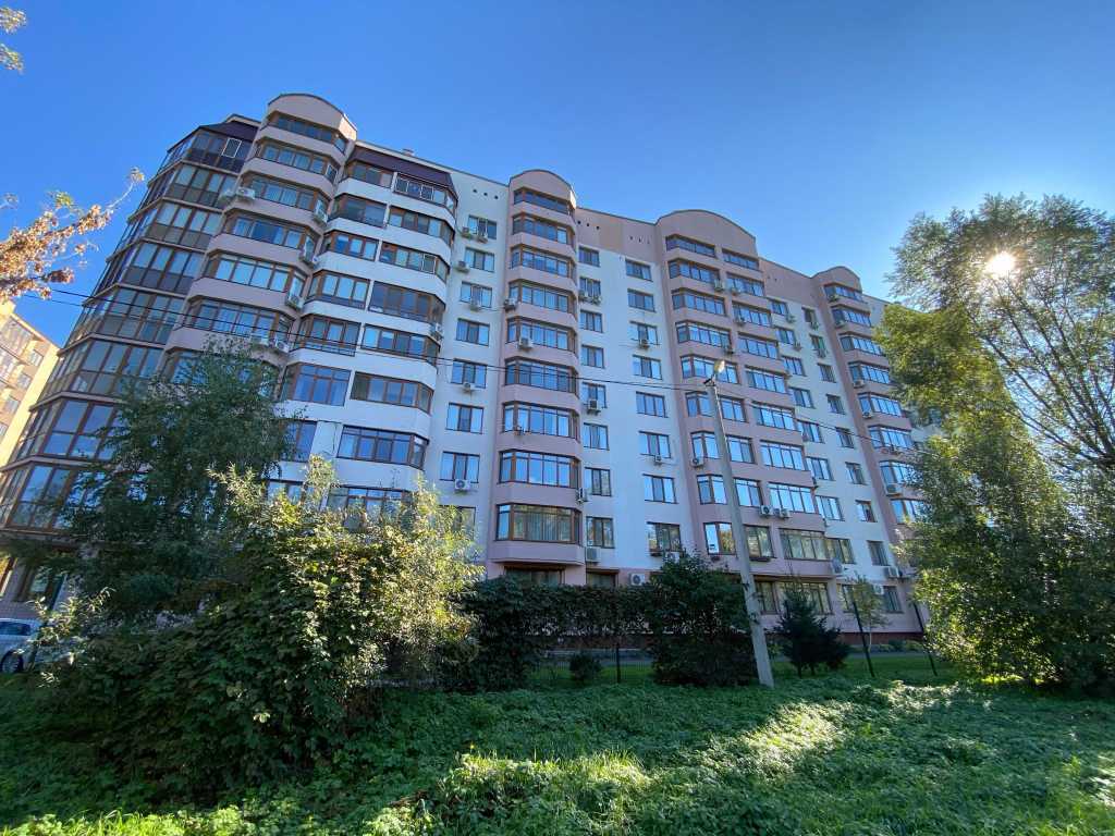 Продажа 3-комнатной квартиры 131.5 м², Парковая ул., 2/2