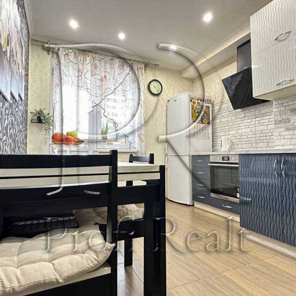 Продаж 1-кімнатної квартири 44 м², Чубинського вул., 4