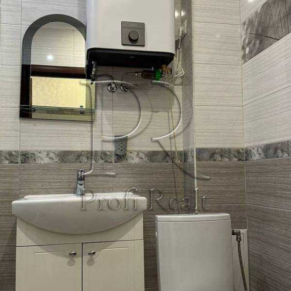 Продаж 1-кімнатної квартири 44 м², Чубинського вул., 4