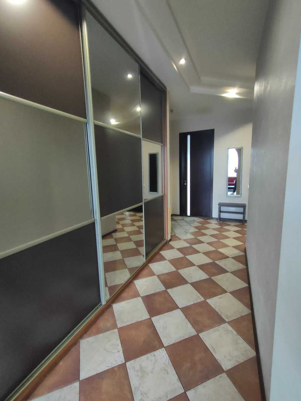 Оренда 3-кімнатної квартири 86 м², Володимирська вул., 49А