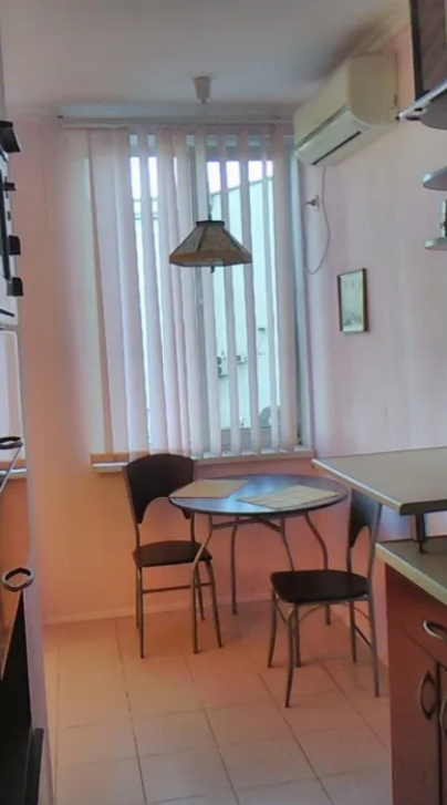 Продаж 1-кімнатної квартири 36 м², Середньофонтанська вул.