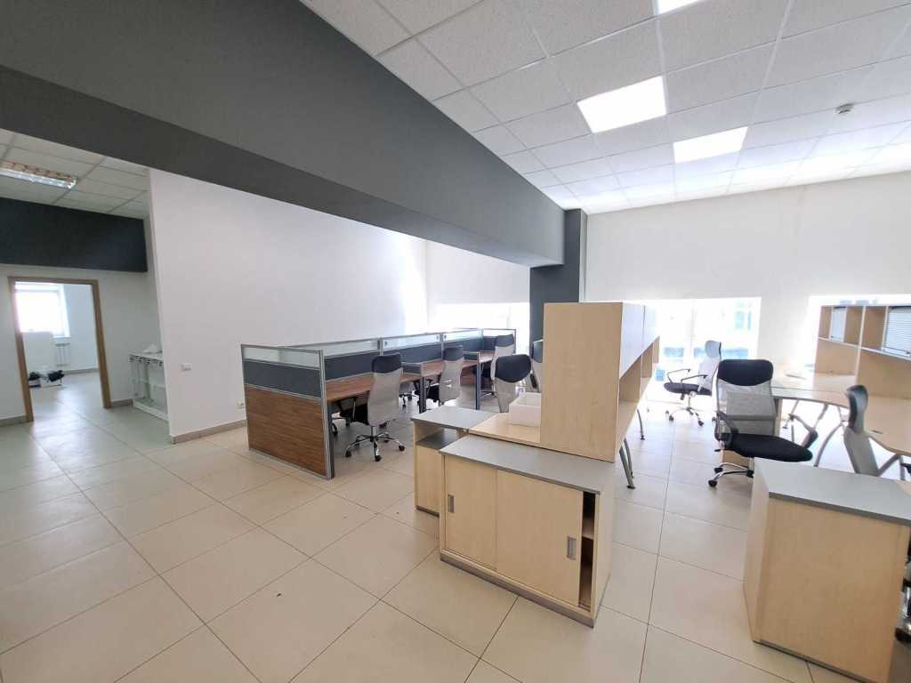 Оренда офісу 375 м², Євгена Сверстюка вул., 11