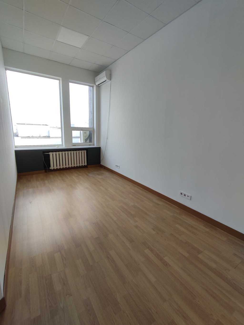 Оренда офісу 30 м², Євгена Сверстюка вул., 11б