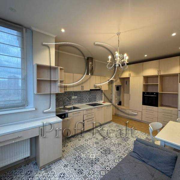 Продажа 1-комнатной квартиры 46 м², Жилянская ул., 118