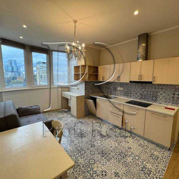 Продажа 1-комнатной квартиры 46 м², Жилянская ул., 118