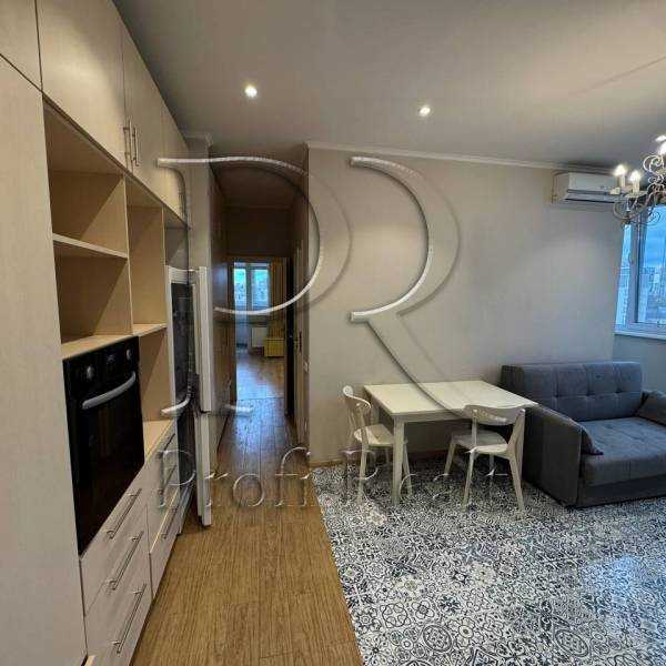 Продажа 1-комнатной квартиры 46 м², Жилянская ул., 118