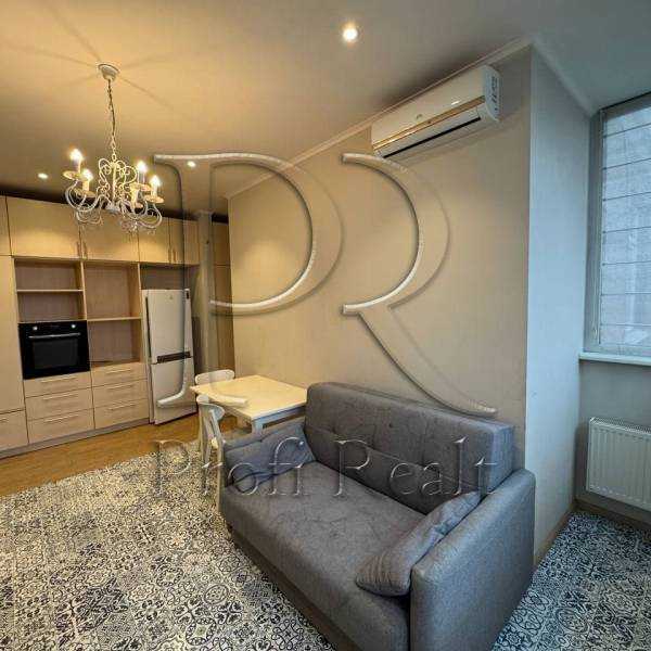 Продажа 1-комнатной квартиры 46 м², Жилянская ул., 118