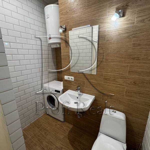 Продажа 1-комнатной квартиры 46 м², Жилянская ул., 118