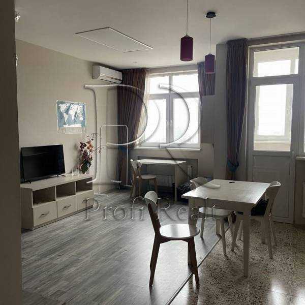 Продажа 1-комнатной квартиры 43 м², Жилянская ул., 118