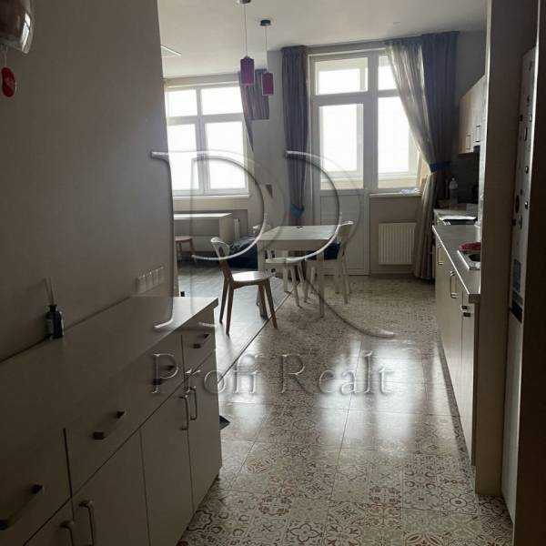 Продажа 1-комнатной квартиры 43 м², Жилянская ул., 118