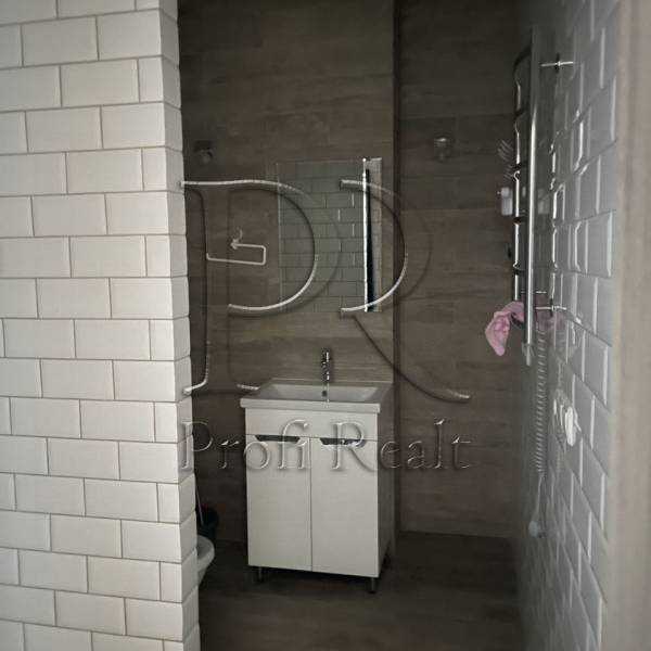 Продажа 1-комнатной квартиры 43 м², Жилянская ул., 118